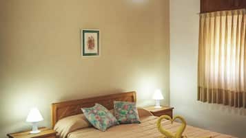 Habitación clásica | Ropa de cama de alta calidad, edredón y wifi gratis