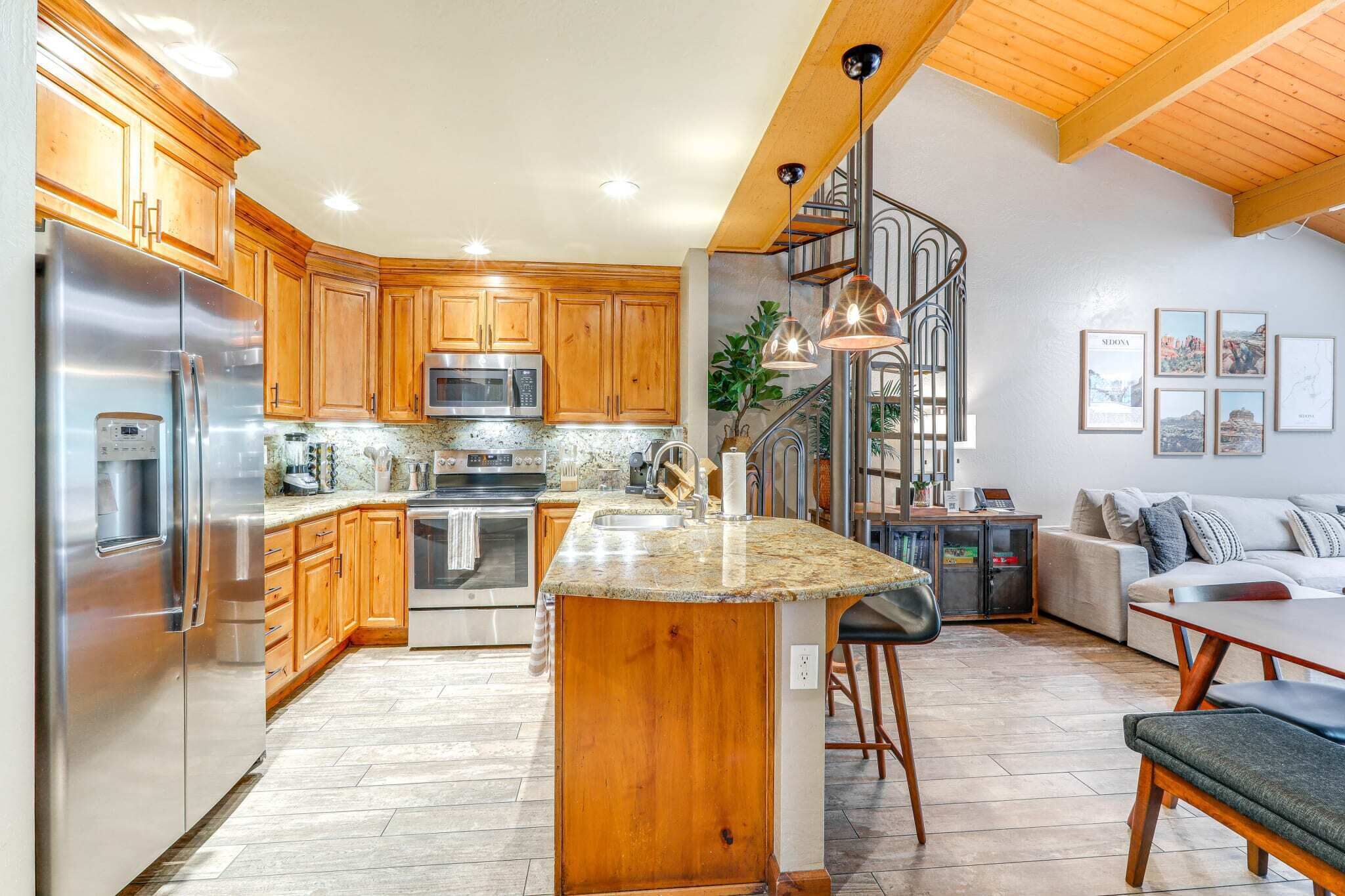 Køleskab, mikrobølgeovn, ovn, kogeplade