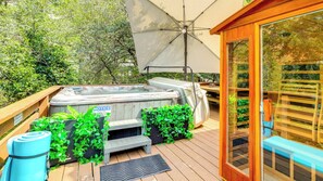 Terrace/patio - Luxury Creek Home with Spa, Sauna & Views (Sedona)