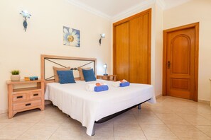 4 bedrooms, iron/ironing board, free WiFi, bed sheets