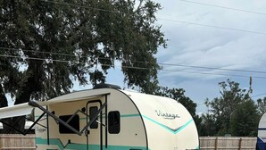 Outdoor dining - Cozy RV with 1 bedroom and WiFi, AC in fantastic Madison (Madison)