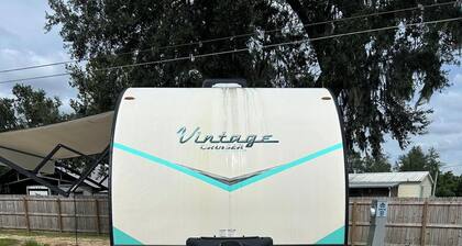 Cozy RV with 1 bedroom and WiFi, AC in fantastic Madison