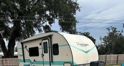 Cozy RV with 1 bedroom and WiFi, AC in fantastic Madison