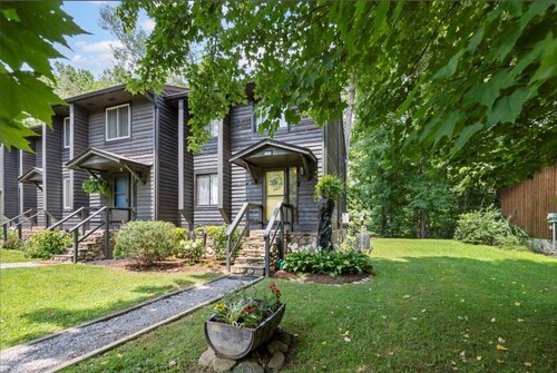 J Creek Retreat-Gorgeous! Waterfront, Easy Access!