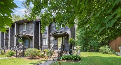 J Creek Retreat-Gorgeous! Waterfront, Easy Access!