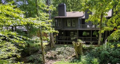 J Creek Retreat-Gorgeous! Waterfront, Easy Access!