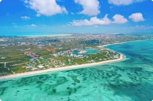 "Soleil"- Updated Luxury Studio- Turtle Cove- Stunning Carribean Views