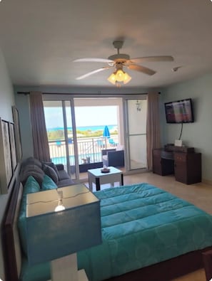Living area - "Soleil"- Updated Luxury Studio- Turtle Cove- Stunning Carribean Views (The Bight Settlement)