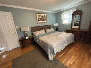 3 soverom, strykejern/-brett, wi-fi (mot et tillegg) og sengetøy