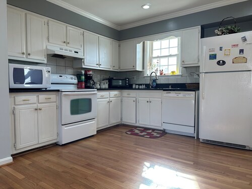 Charming Recently Renovated 3-bedroom home in Temple Hills