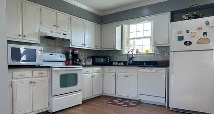 Charming Recently Renovated 3-bedroom home in Temple Hills