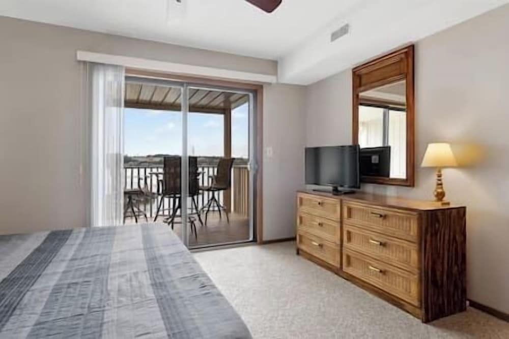 Photo inspiration: Gallery Detail: Affordable Lakefront Condo Great View And Location Osage Beach