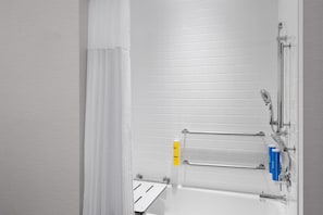 Room, 2 Queen Beds, Accessible, Bathtub (Mobility & Hearing) | Bathroom