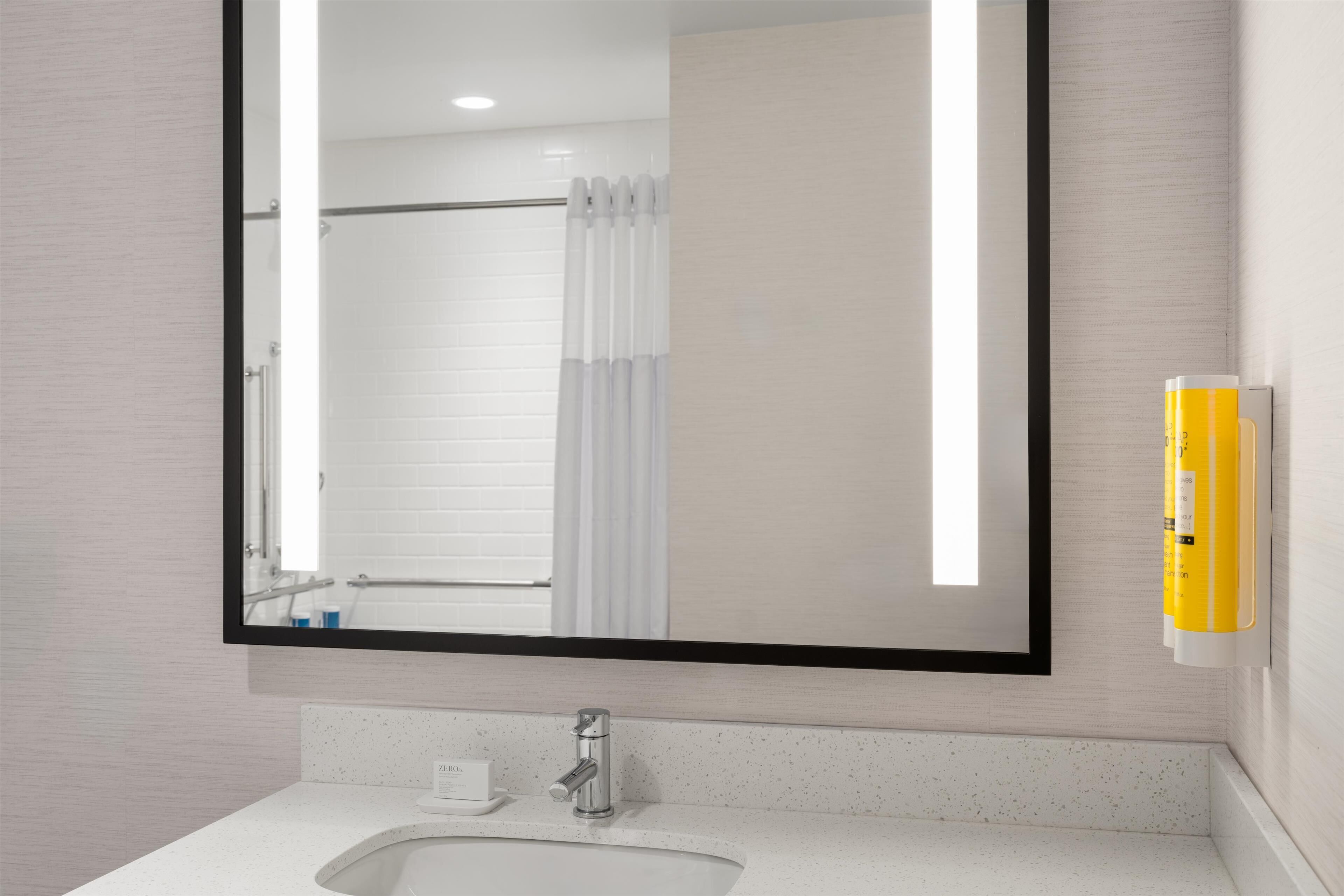 Room, 2 Queen Beds, Accessible, Bathtub (Mobility & Hearing) | Bathroom