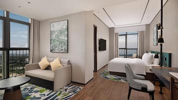 Deluxe Room, 1 King Bed, Lake View | Living area