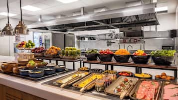 Desayuno buffet (AZN 25 por persona)