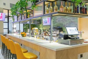 Bar (on property) - Hilton Garden Inn Baku (Baku)