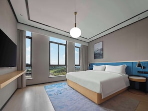 Deluxe Suite, 1 King Bed | In-room safe, free WiFi