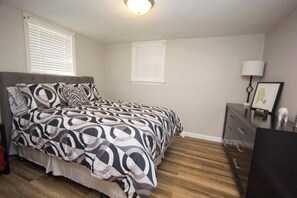 1 bedroom - AFRICA Themed Furnished 1 BR Apt (Sioux Falls)
