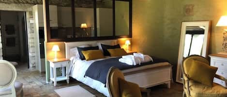 Luxury Studio Suite, Garden View | 2 bedrooms, laptop workspace, blackout drapes, soundproofing