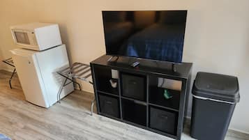 標準客房 | 客廳 | 40 吋智能電視連有線電視頻道