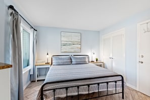 2 bedrooms, iron/ironing board, bed sheets
