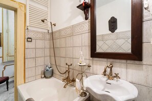 Deluxe-Suite, Stadtblick | Badezimmer