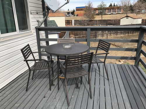 Charming 4-bedroom house with garage ,WiFi, AC in peaceful Aurora