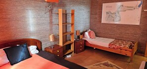 2 chambres, fer et planche à repasser, Wi-Fi, draps fournis