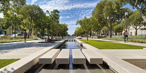 A park with a central water feature, benches, and trees. - Le Sully, City Center Studio with A/C (Nîmes)