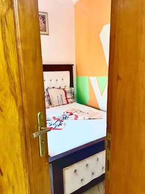1 bedroom, iron/ironing board, free WiFi, bed sheets - 1 Bed Studio Sleeps 2 - Canal View, Parking, Wifi (Douala)