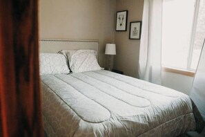 2 bedrooms, WiFi, bed sheets