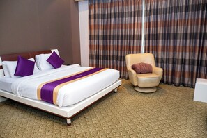 Desk, soundproofing, iron/ironing board, free WiFi - ONE PAVALION (Manama)