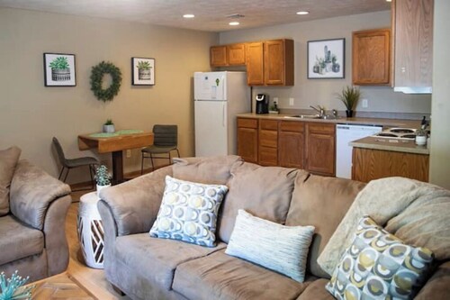 Simply Succulent 2BR 2Bath w/Garage

