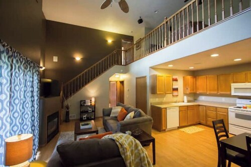 Furnished 2BR 2Bath Loft Apt
