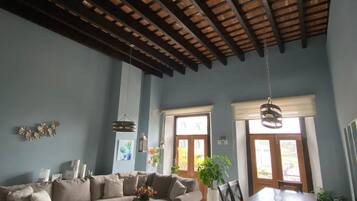 Apartamento presidencial, vistas a la ciudad | Zona de estar