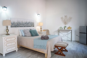Free WiFi, bed sheets - Hugo's Rental (San Juan)