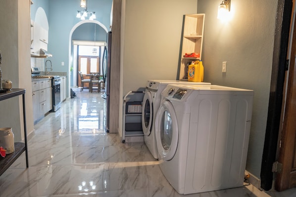 Appartement Présidentiel, vue ville | Cuisine privée | Micro-ondes dans l'espace commun