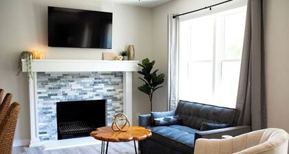 Fully renovated 4 bedroom home in Downtown Overland Park!