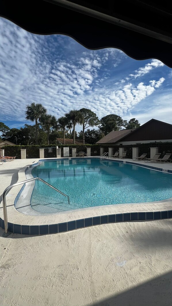 Pool - Charming 2-bedroom townhome with WiFi, AC in peaceful Port Orange. (Port Orange)