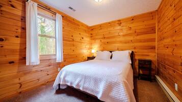 3 bedrooms, iron/ironing board, travel crib, free WiFi