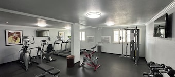 Hotel Suite in Lompoc with Kitchenette, Pool and Complimentary Breakfast