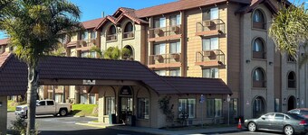 Hotel Suite in Lompoc with Kitchenette, Pool and Complimentary Breakfast