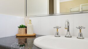Shower, towels - Between the Bays Holiday Home in Nelson Bay (Nelson Bay)