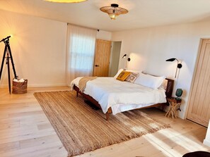 4 habitaciones, tabla de planchar con plancha, wifi y ropa de cama 