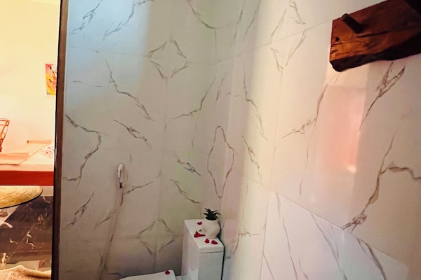 Family Suite, Balcony, Garden View | Bathroom