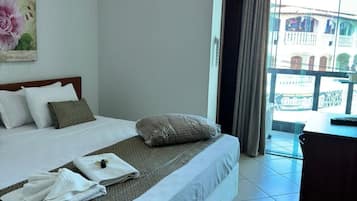 Premium-Doppelzimmer, 1 King-Bett, Nichtraucher | Hochwertige Bettwaren, Minibar, Schreibtisch