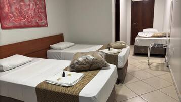 Ropa de cama de alta calidad, minibar, escritorio