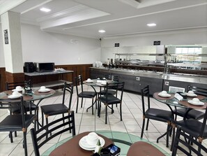 Desayuno completo incluido todos los días