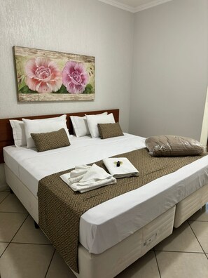 Premium Double Room, 1 King Bed, Non Smoking | Premium bedding, minibar, desk, laptop workspace - Kaa House Hotel (Carmopolis de Minas)